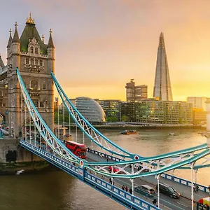 Tower Bridge Rainbow 3*, London Großbritannien